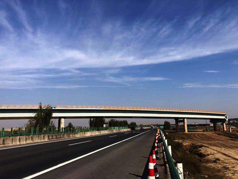 中铁十六局集团濮卫高速跨大广高速钢箱梁工程(2600t)